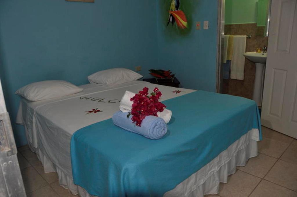 Fish Tobago Guesthouse Buccoo ภายนอก รูปภาพ